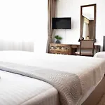 Family Apolonia Hotel