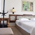 Hotel Family Apolonia 3*