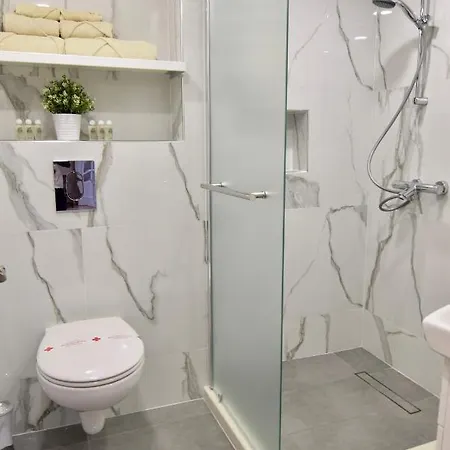 Family Apolonia Hotel