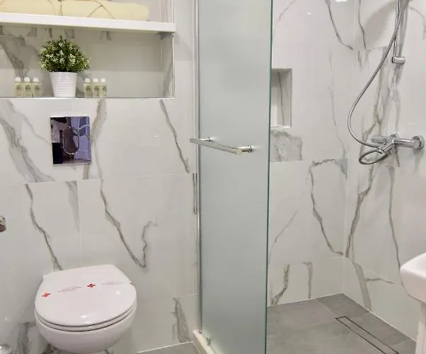 Family Apolonia Otel