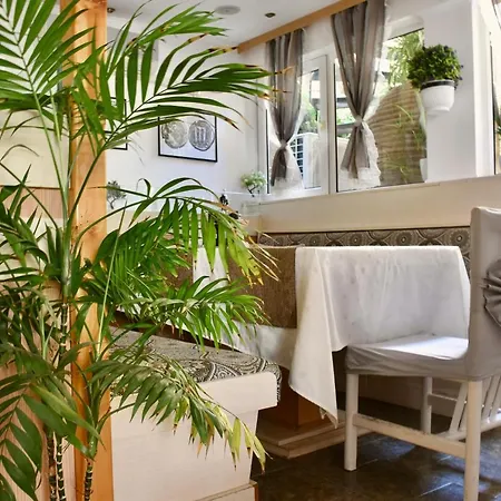 阿波罗尼亚家庭酒店 3*