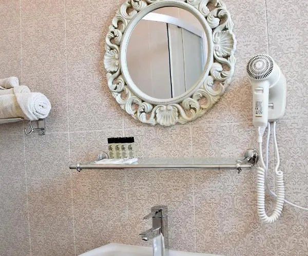 阿波罗尼亚家庭酒店 3*